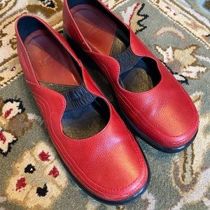 Dansko Size 40 Red Mary Jane Clogs